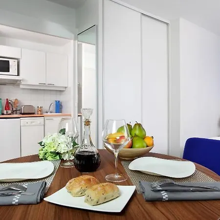 Ξενοδοχείο με διαμερίσματα Citadines Centre 3*
